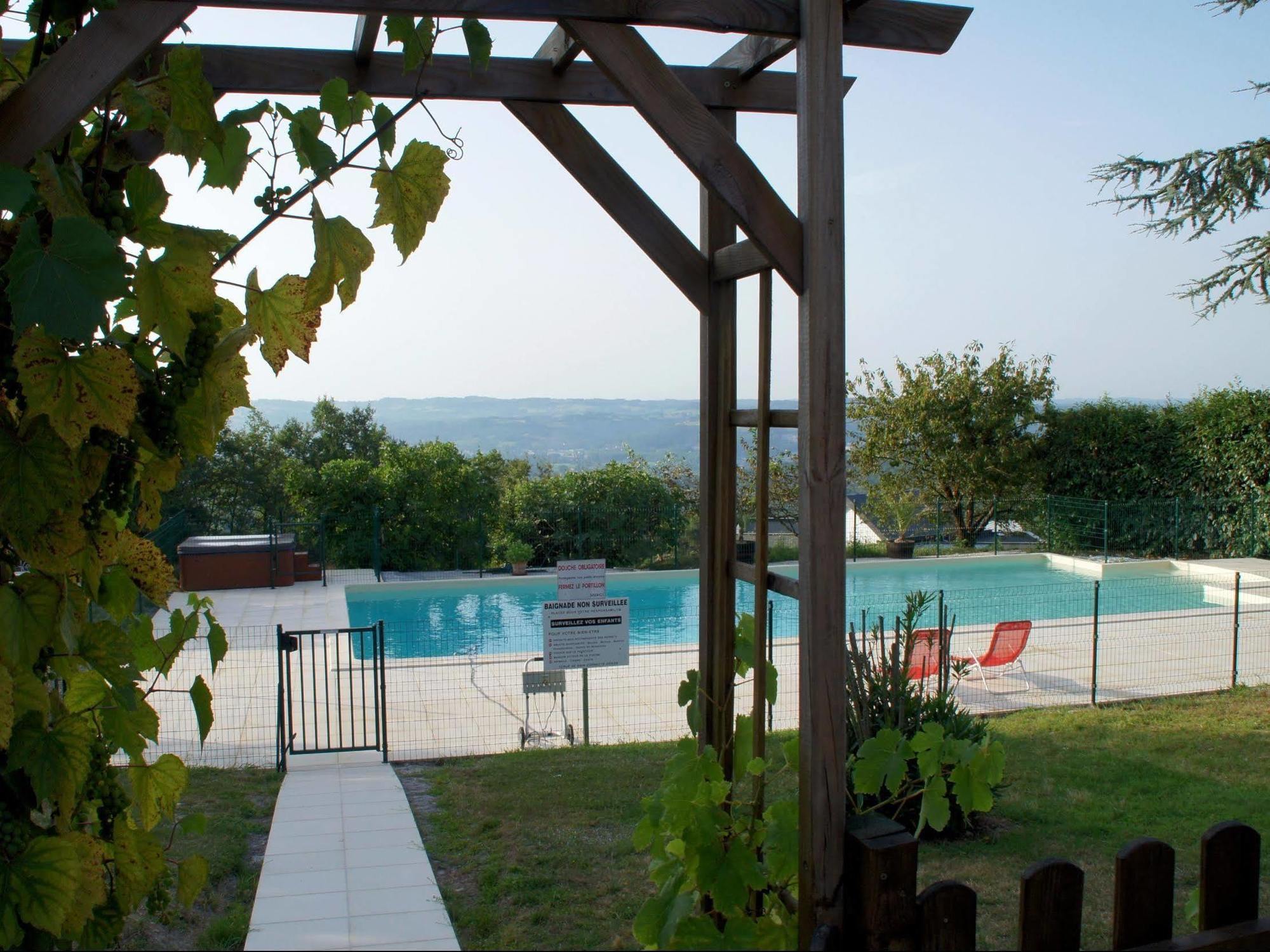 Logis Hotel-Restaurant Les Collines 59 Route Des Cretes Cublac Buitenkant foto